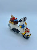 Vespa con Decorazioni in Porcellana Fredda