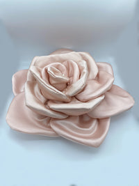 Cuscino In Raso A Forma Di Rosa e Peonia