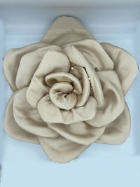 Cuscino In Raso A Forma Di Rosa e Peonia