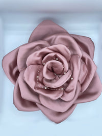 Cuscino In Raso A Forma Di Rosa e Peonia
